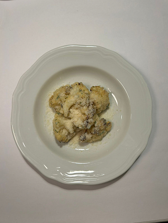 Oven-roasted cauliflower with anchovy sauce / Խորոված ծաղկակաղամբ անչոուսի սոուսով
