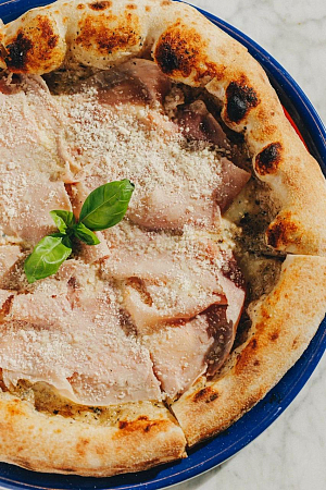 Pizza Ham and truffle cream / Խոզապուխտ եւ տրյուֆելի կրեմ