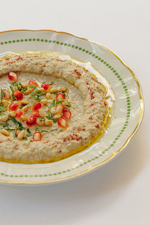 Baba ghanoush, mashed eggplant with herbs and olive oil / Բաբագանուշ