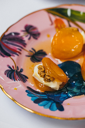 Slow-cooked apricots with walnuts / Ջեռոցում շոգեխաշած ծիրան՝ մասկարպոնե նուրբ կրեմով